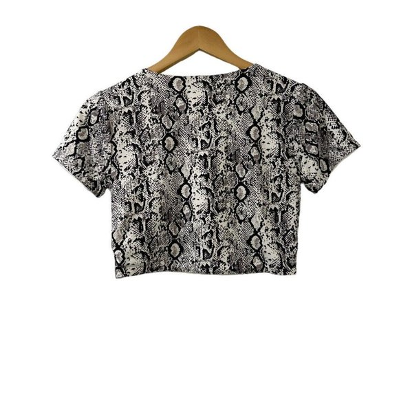 FOREVER 21 Crop Top Blouse Short Sleeve Snake Print Size Medium NWOT - Picture 8 of 8